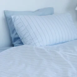 Bedding Collection dynetrekk 140x220+50x70 cm powder blue stripes