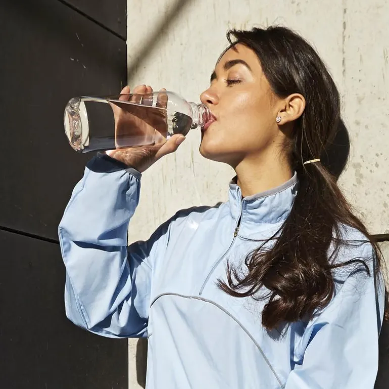 DRINK-IT vannflaske 0,75L lys grå/klar