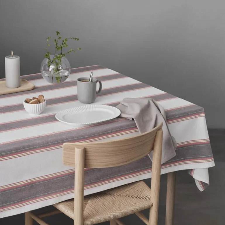 Duk 140x320 cm large stripes hvit/rød