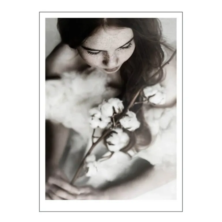 Ingrey Studio poster 50x70 cm girl with cottonflower
