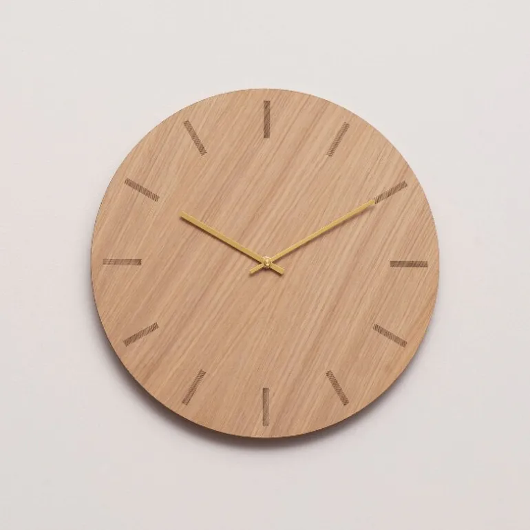 Light Oak veggklokke 38 cm lys eik m/gull viser