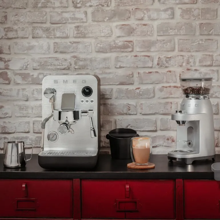 Minipro espressomaskin EMC02 1,7L svart