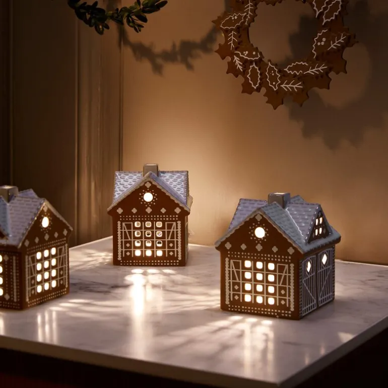 Pepperkakehus lyshus julestall 11,5 cm brun