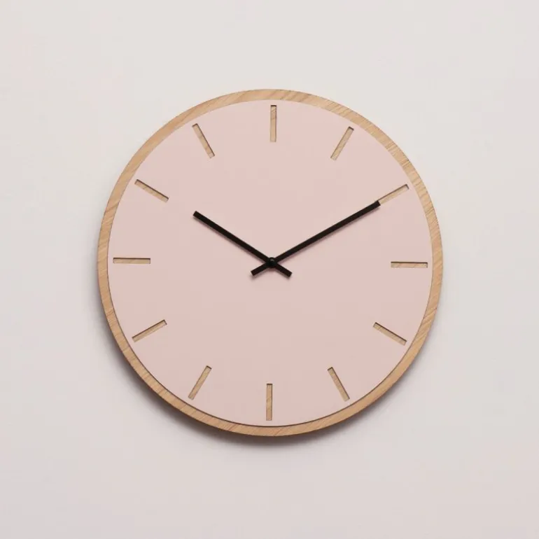 Powder veggklokke 28 cm rosa linoleum m/svart viser