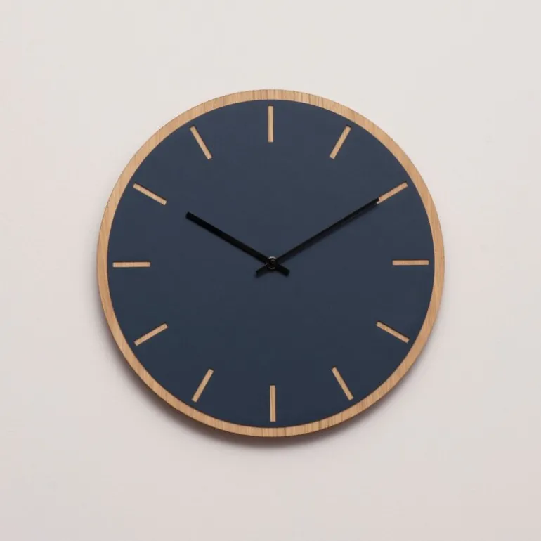 Smokey Blue veggklokke 28 cm blå linoleum m/svart viser