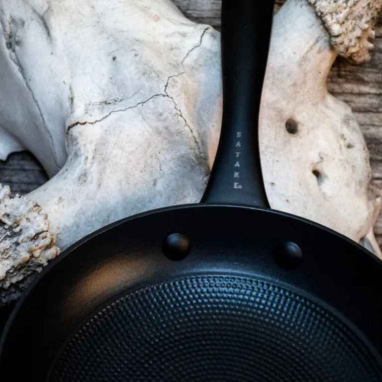 Støpejernspanne med Honeycomb keramisk belegg 20 cm