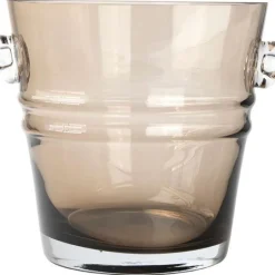 The bucket isbøtte/vase brun
