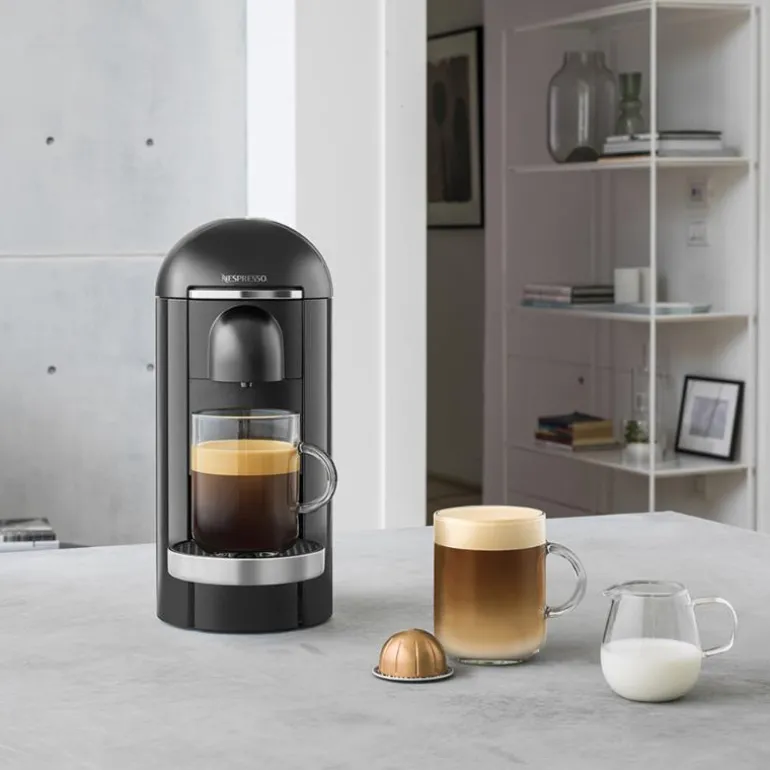 Vertuo Plus kaffemaskin GCB2 svart