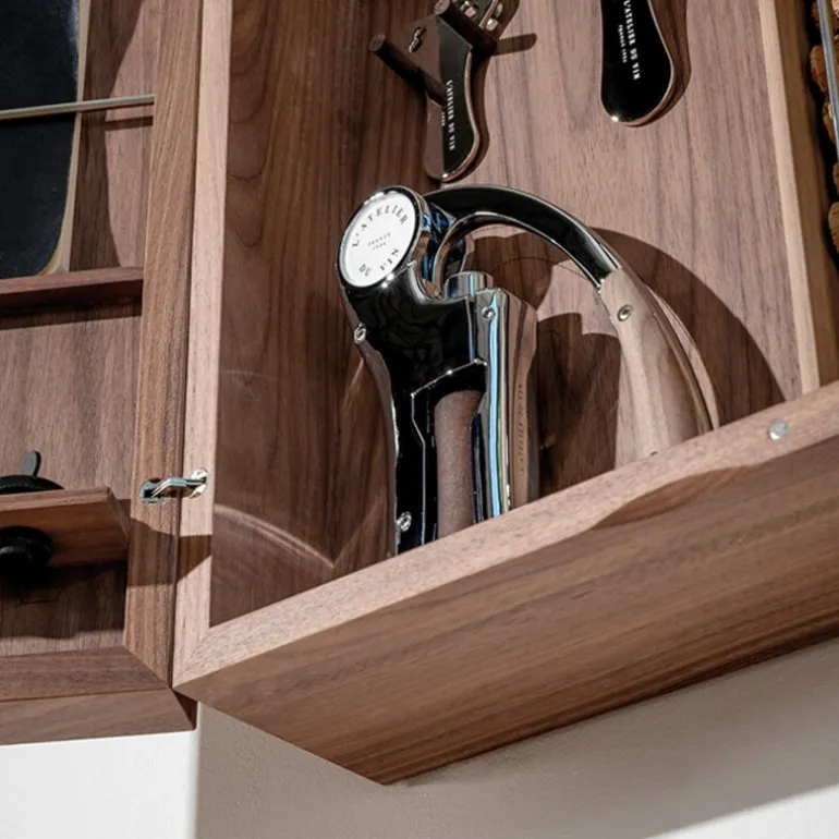 Vinsett/vinskap med vintilbehør Cabinet d'Oeno Curiosités