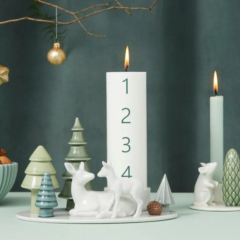 Winter Stories lysestake hjort med kalv